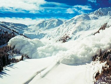 Ένας νεκρός και 2 αγνοούμενοι εξαιτίας νέας χιονοστιβάδας στη Γαλλία